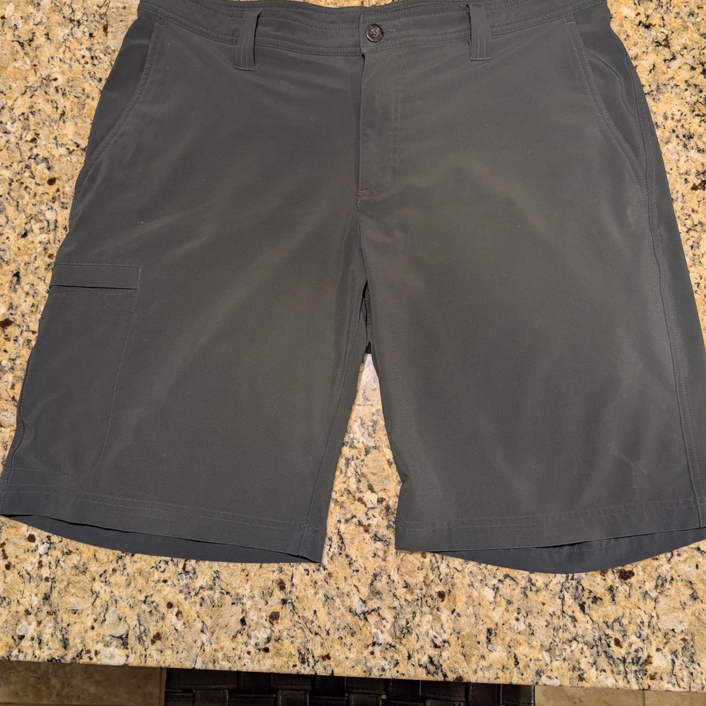 Columbia Men's Charcoal Cargo Shorts